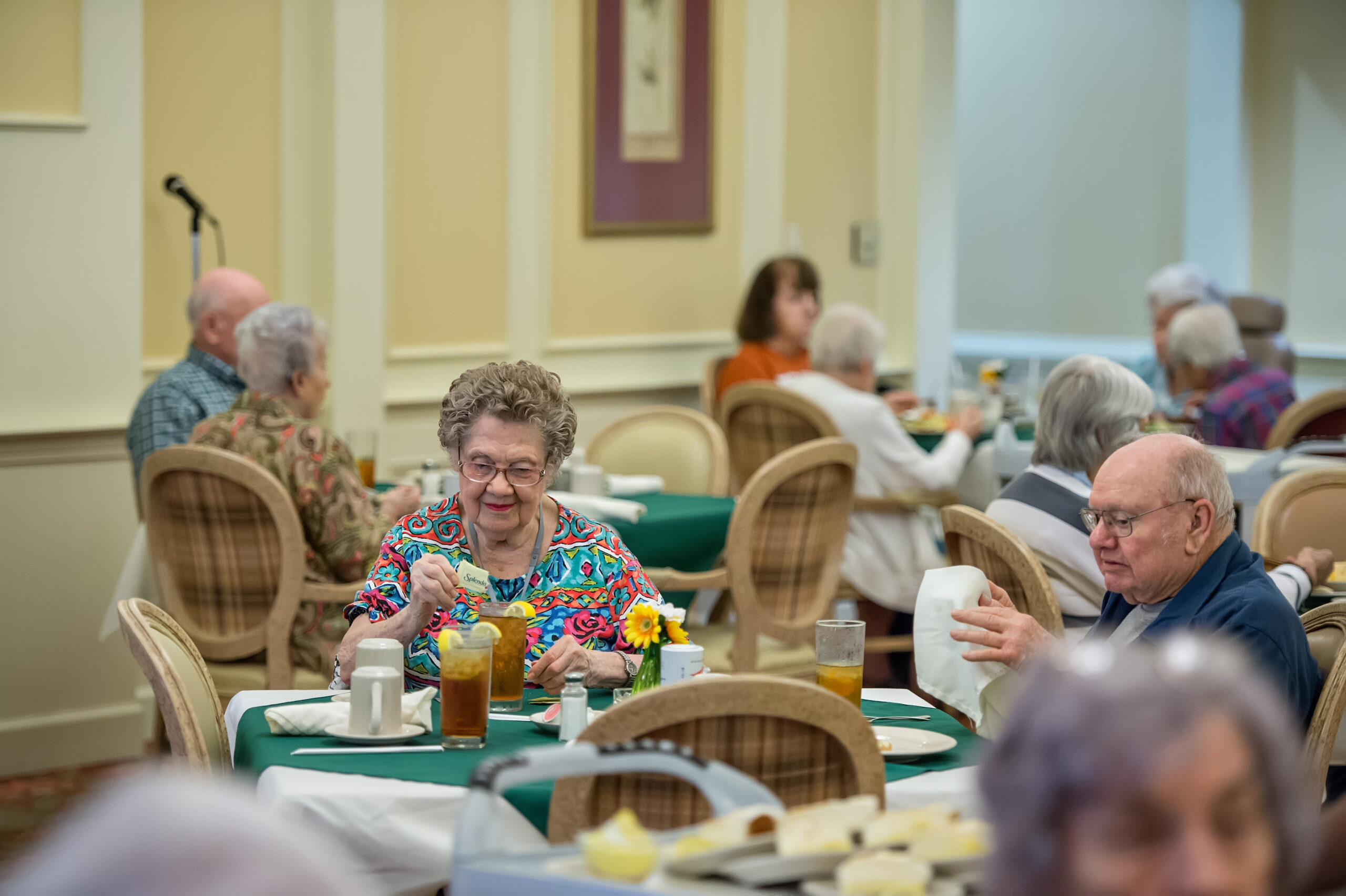 Residents enjoying a meal together in the Azalea Estates dining room